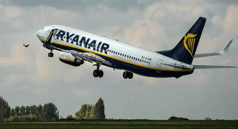 Psicosi da coronavirus: misure di biocontenimeto all'aeroporto di Catania per hostess volo Ryanair con febbre