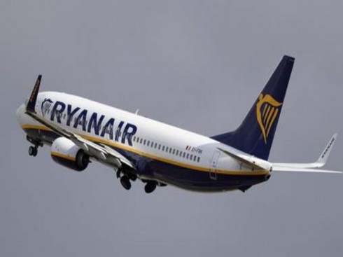 aereo ryanair in decollo