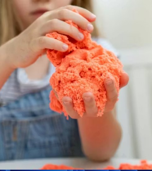 Pericolo per i bambini! Allerta amianto nella sabbia per giochi e lavori artigianali