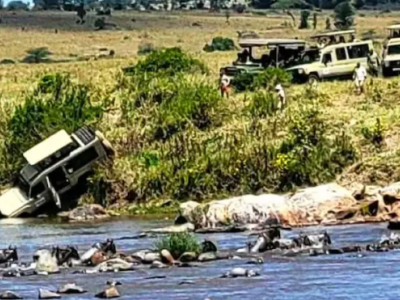 Pericolo safari: jeep che trasporta turisti svizzeri finisce in un fiume infestato dai coccodrilli