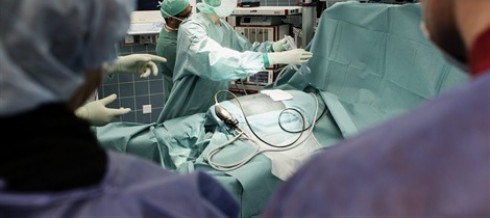 Australia, clamoroso caso di malasanità: malato di cancro operato all’intestino ma asportano organo sano 