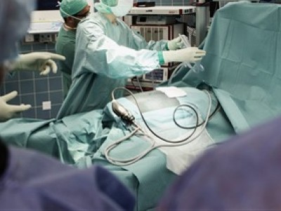 Australia, clamoroso caso di malasanità: malato di cancro operato all’intestino ma asportano organo sano 