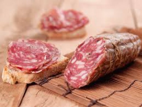 L’allerta del Ministero: salame richiamato dal mercato potrebbe contenere salmonella.