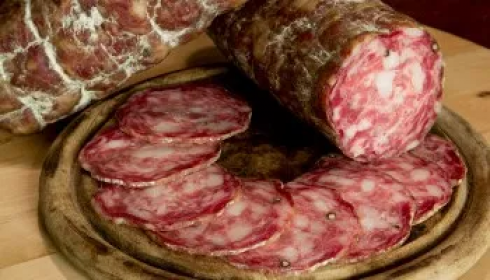 Richiamato dal mercato un lotto di salame: rischio salmonella.
