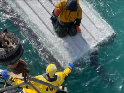 Un ragazzo di 15 anni sopravvive per diversi giorni su una barca capovolta nel mare di Bering in Alaska