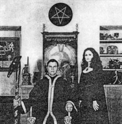 Dai pedo-snuff movie ai crimini a sfondo satanico
Dai pedo-snuff movie ai crimini a sfondo satanico