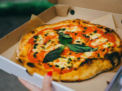 Dal cartone alla pizza passa un carico di veleni? Sono realmente sicuri gli imballaggi di cartone riciclato per alimenti?