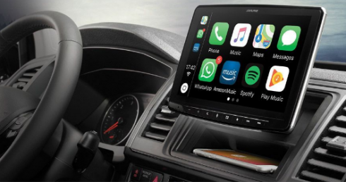 Display touchscreen su un'auto pericoloso più di alcool e cannabis.