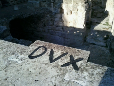 Apologia fascista. Scritta «dux», vandalizzato nella notte l'anfiteatro romano a Lecce
