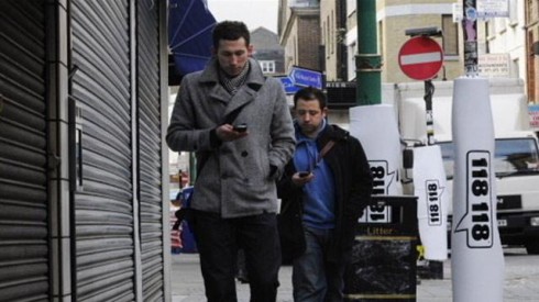 scrivete-sms-camminando-multa-di-85-dollari-a-L scrivete-sms-camminando-multa-di-85-dollari-a-L