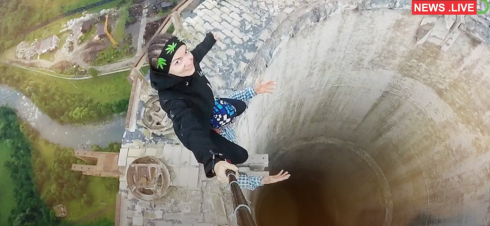 India, per un selfie donna cade in un pozzo profondo 50 metri - VIDEO