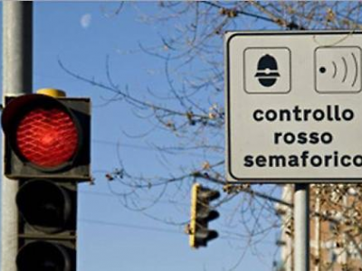 Semafori intelligenti e passaggi col rosso: senza omologazione tecnica il verbale &egrave; nullo