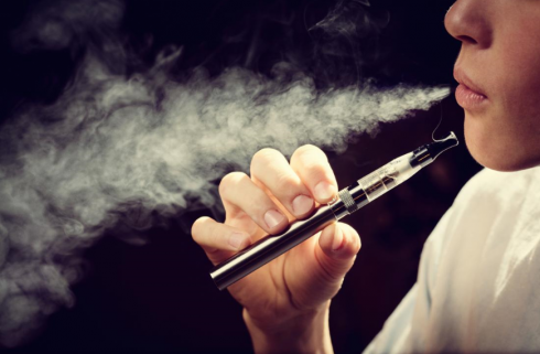 Epidemia tra i giovani della sigaretta elettronica