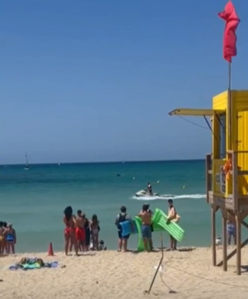 Donna italiana gravemente ferita da uno squalo mentre nuotava a Playa de Palma a Maiorca