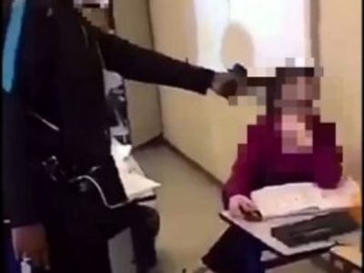 Bullismo: studente liceale minaccia professoressa con pistola "airsoft" alla tempia