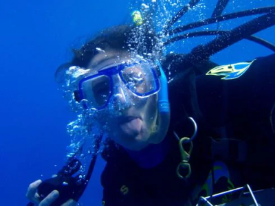 Turista schiacciata tra due balene durante l'immersione in Australia Occidentale. 