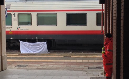 stazione lecce suicidio stazione lecce suicidio