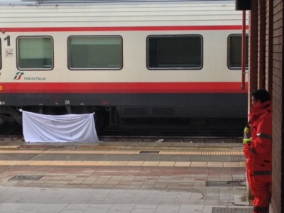 stazione lecce suicidio