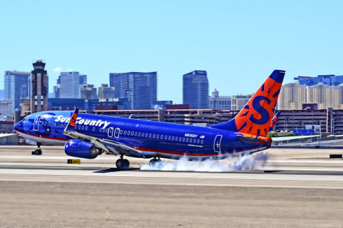 Guasto al carrello, aereo della Sun Country Airlines si arresta sulla pista