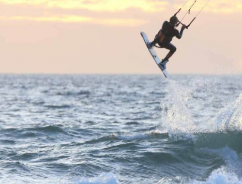 Chi l&rsquo;ha visto? Appello della famiglia per ritrovare un surfista scomparso