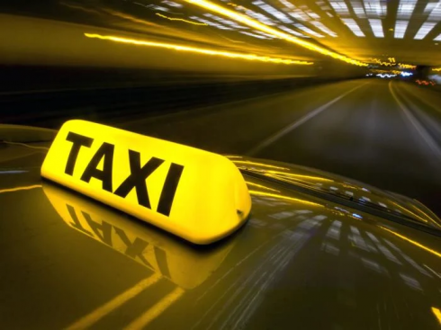 Belgio: taxi gratuiti per vaccinare le persone di Liegi con più di 75 anni.