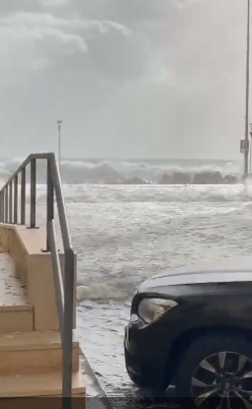 VIDEO - Tempesta sul lungomare di Gallipoli