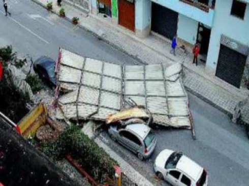tettoia volata con il vento tettoia volata con il vento