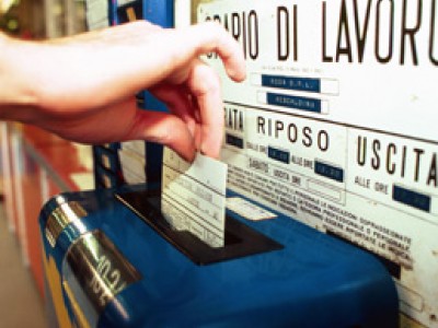 Rischia una condanna per truffa il dipendente pubblico che esce per la pausa pranzo senza timbrare

