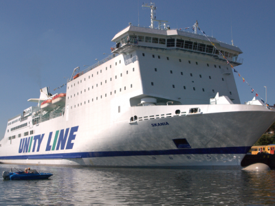 Un passeggero 94enne di un traghetto cade in acqua e scompare