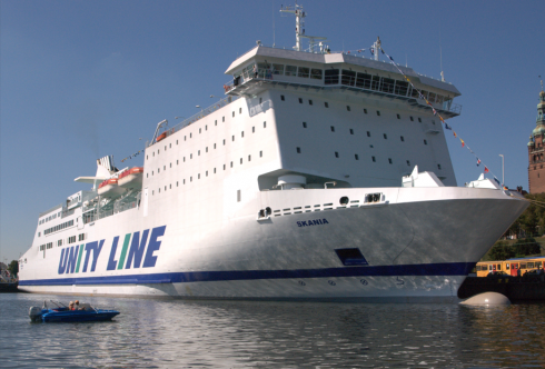 Un passeggero 94enne di un traghetto cade in acqua e scompare