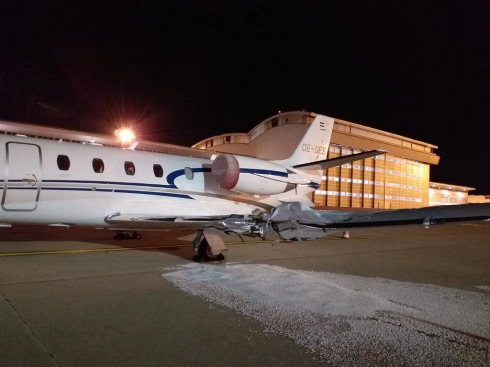 Trattorino urta un Cessna all'aeroporto di Malpensa