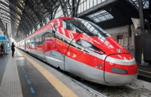 Incendio doloso cabina elettrica ferroviaria, in tilt linea "Alta velocità" tra Roma e Firenze