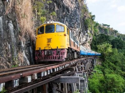 Turista neozelandese muore mentre si fa un selfie sulla "ferrovia della morte"