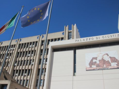 Lite in condominio sfocia nel danneggiamento della porta di casa: per la Corte d&rsquo;Appello di Lecce il fatto non &egrave; reato