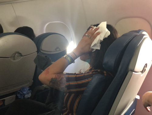 Turbolenza infernale e panico in aereo: feriti cinque passeggeri