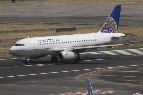 Corpo di clandestino trovato nel carrello di aereo in atterraggio all'aeroporto di Kahului a Maui nelle Hawaii