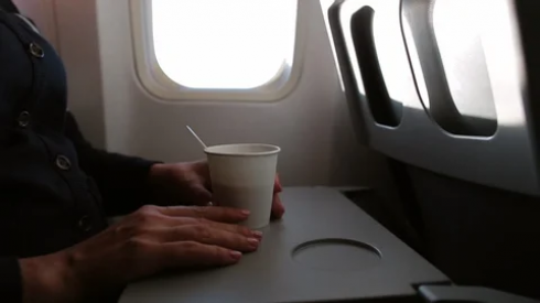 Passeggero multato per aver urinato in una tazza nell’attesa dello sbarco del volo Air New Zealand da Auckland a Sydney