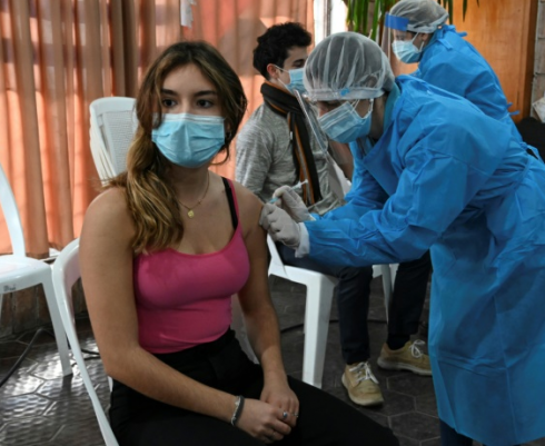 La giustizia uruguaiana chiede al governo e alla Pfizer di chiarire i componenti dei vaccini anticovid