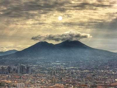 Napoli, sciame sismico in atto sul Vesuvio