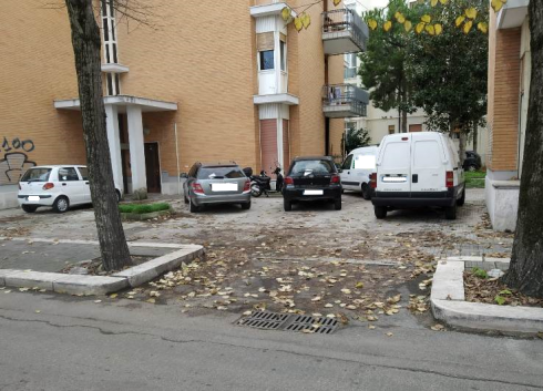 Multe a gogo a residenti e lavoratori su via Manzoni a Lecce. 