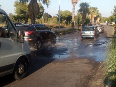 viale giovanni paolo conduttura acqua rotta