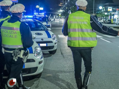 Riceve una multa per le cinture, fa ricorso e vince “grazie” ad un errore di percezione dei Vigili.