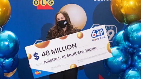 Canada: ragazza di 18 anni gioca alla lotteria per la prima volta nella sua vita e vince 48 milioni di dollari