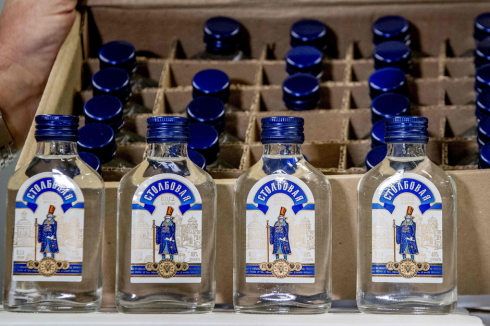 Vodka per Kim Jong-un: la dogana sequestra 90.000 bottiglie