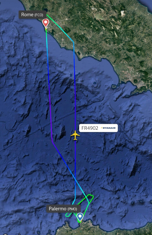 Odissea sul volo Ryanair Roma - Palermo: l'aereo dopo 3 tentativi di atterraggio torna indietro a Roma Fiumicino per via delle condizioni climatiche