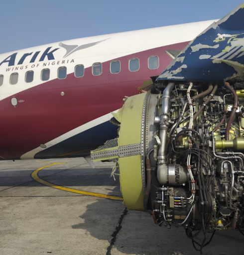 Volo da Lagos a Port Harcour, Boeing 737 atterra in Nigeria con il motore e lo stabilizzatore in coda distrutto &ndash; Il video