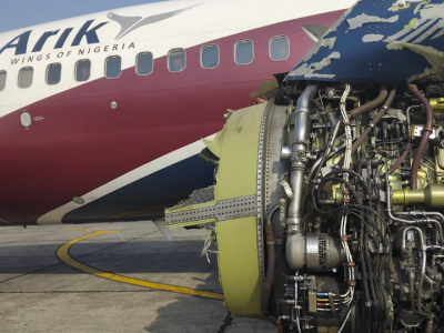 Volo da Lagos a Port Harcour, Boeing 737 atterra in Nigeria con il motore e lo stabilizzatore in coda distrutto &ndash; Il video