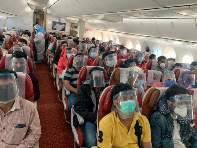 Maschere facciali obbligatorie sui voli da / per l'India paese che probabilmente riprenderà i voli nazionali questa settimana
