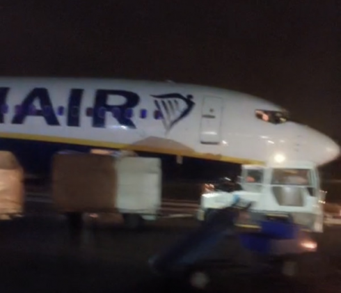 Volo Ryanair Roma Ciampino – Bruxelles atterraggio di emergenza con la ruota del carrello anteriore malfunzionante