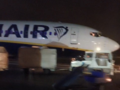 Volo Ryanair Roma Ciampino – Bruxelles atterraggio di emergenza con la ruota del carrello anteriore malfunzionante